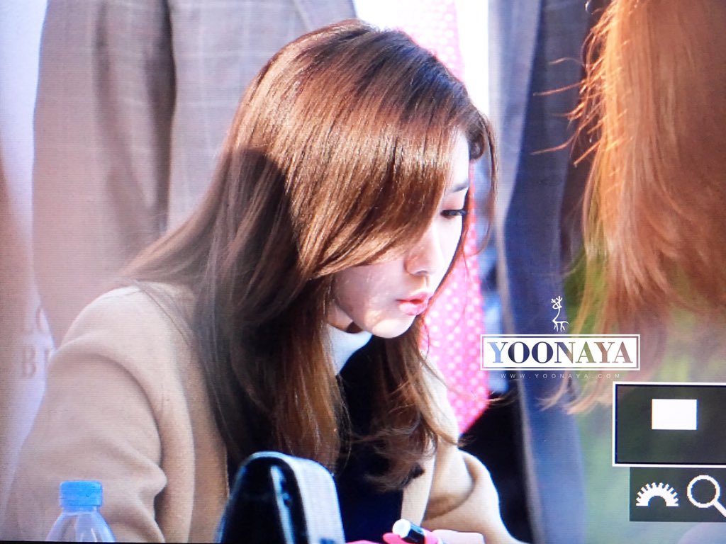 [PIC][24-10-2015]YoonA tham dự buổi fansign cho thương hiệu "LOVCAT" vào chiều nay - Page 2 CSEczDIUsAE54N9