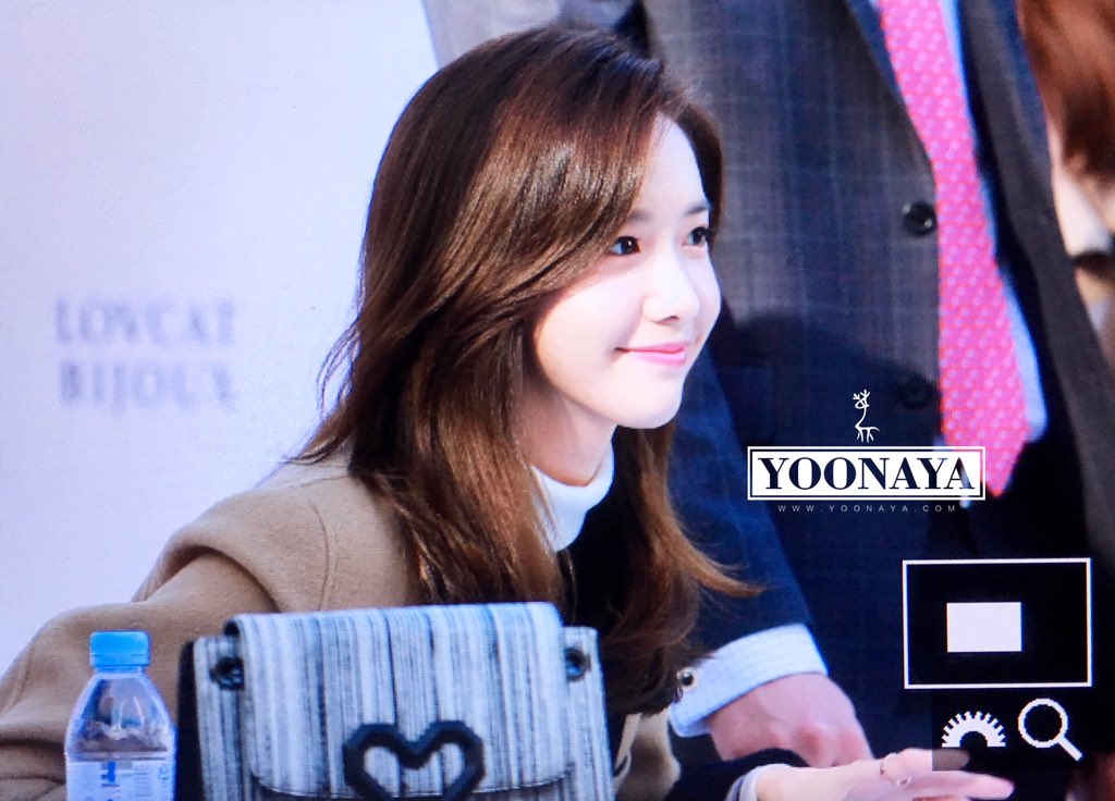 [PIC][24-10-2015]YoonA tham dự buổi fansign cho thương hiệu "LOVCAT" vào chiều nay CSEdBaRUAAA1dWC