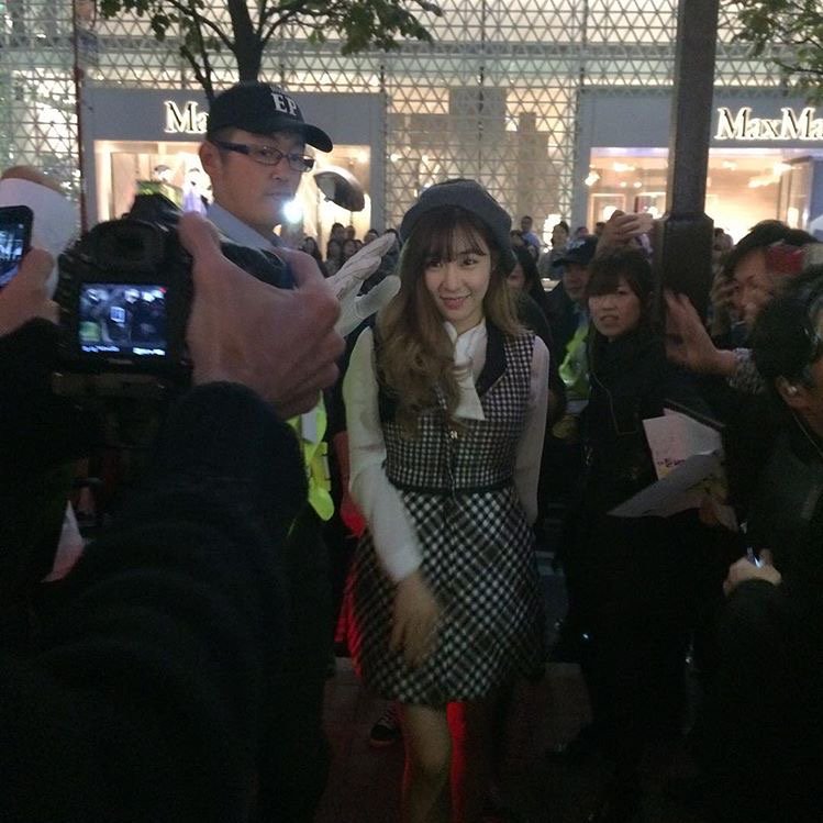 [PIC][24-10-2015]Tiffany khởi hành đi Nhật Bản để tham dự "Moncler Tokyo Ginza Opening" vào sáng nay CSEdexBU8AEowk4