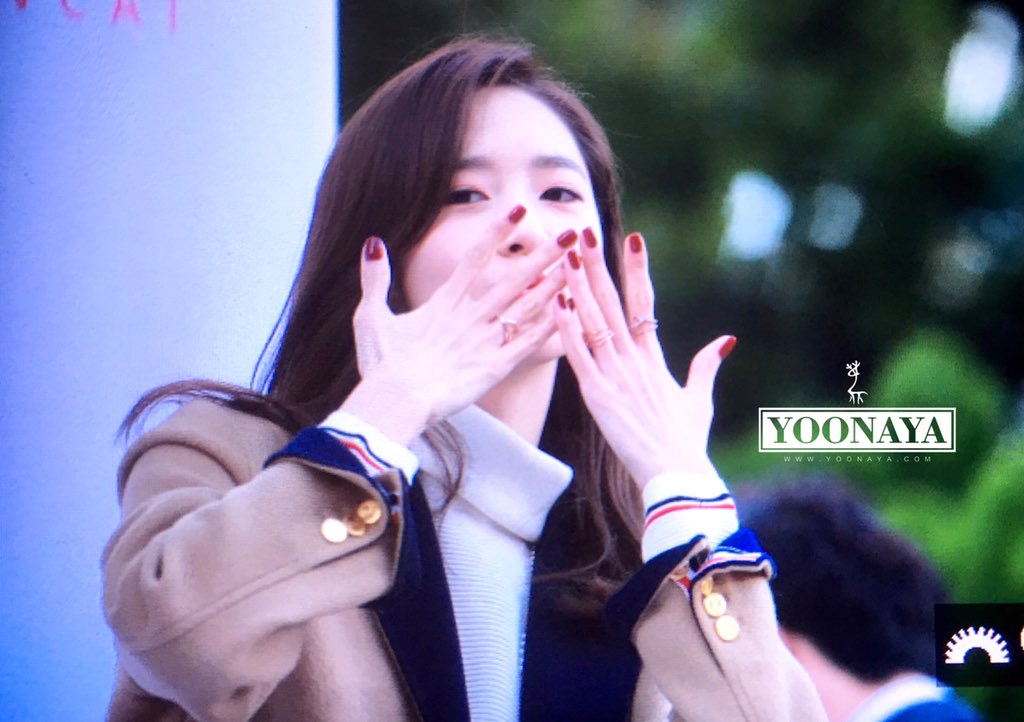 [PIC][24-10-2015]YoonA tham dự buổi fansign cho thương hiệu "LOVCAT" vào chiều nay CSEdflXU8AAjBJ5