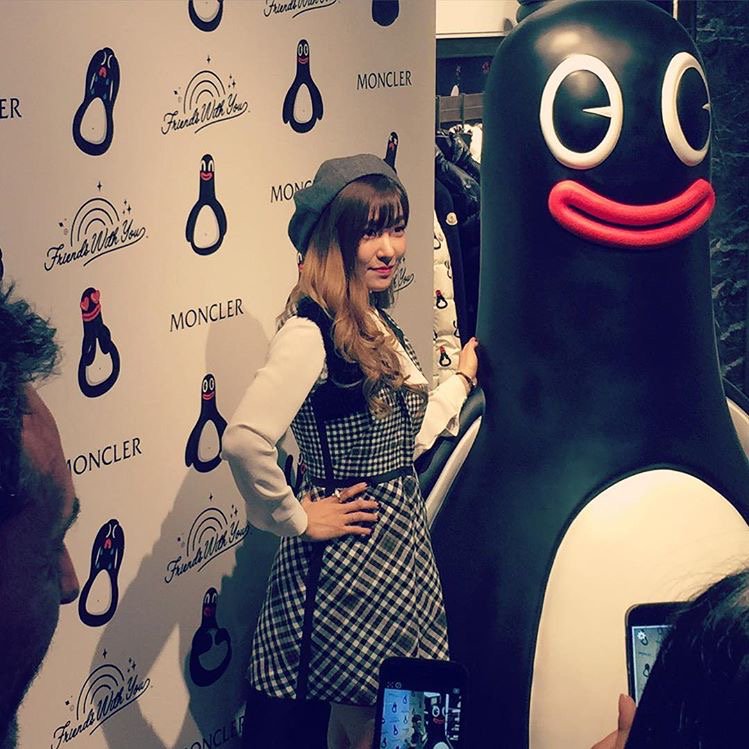 [PIC][24-10-2015]Tiffany khởi hành đi Nhật Bản để tham dự "Moncler Tokyo Ginza Opening" vào sáng nay CSEe8aPUEAAfupr