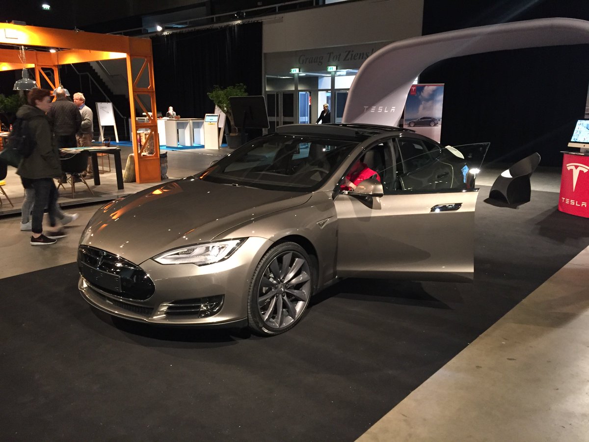 Blijven prachtig, die auto's van @TeslaMotors Volgende auto? #DDW15