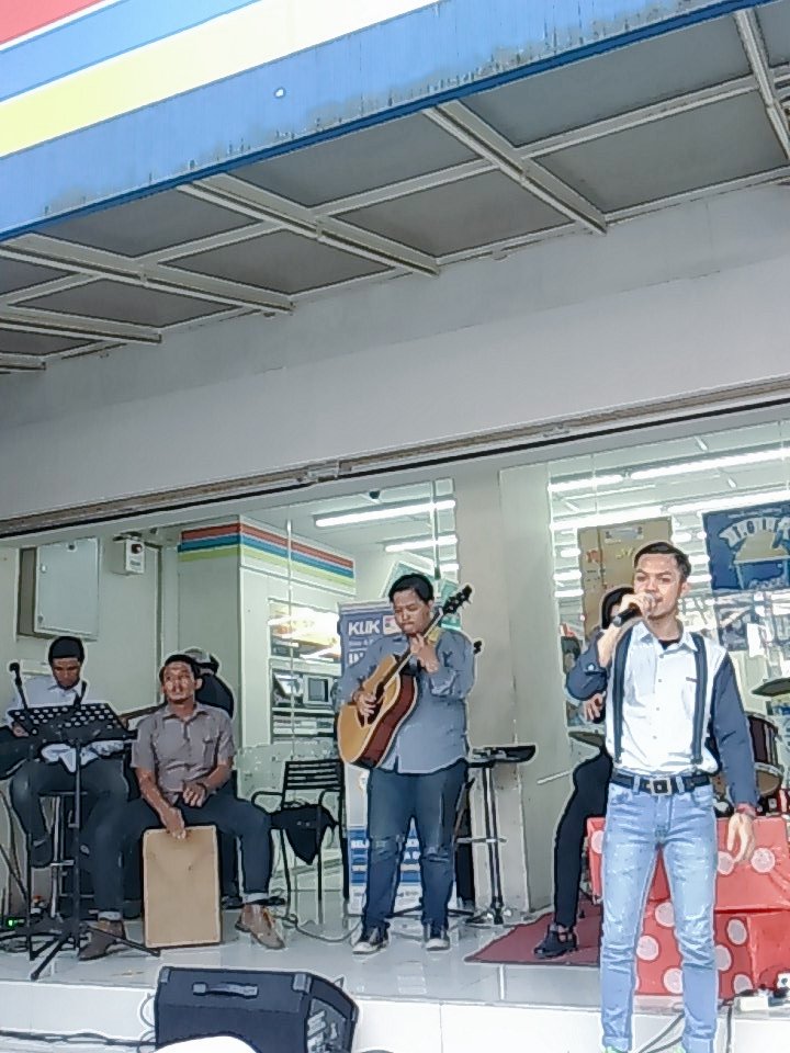 Selanjutnya di #MANIFESTASI2015 ada penampilan dari @CousticHarmony
Cc <a href="/PersBirama/">Pers Birama Unikom</a>