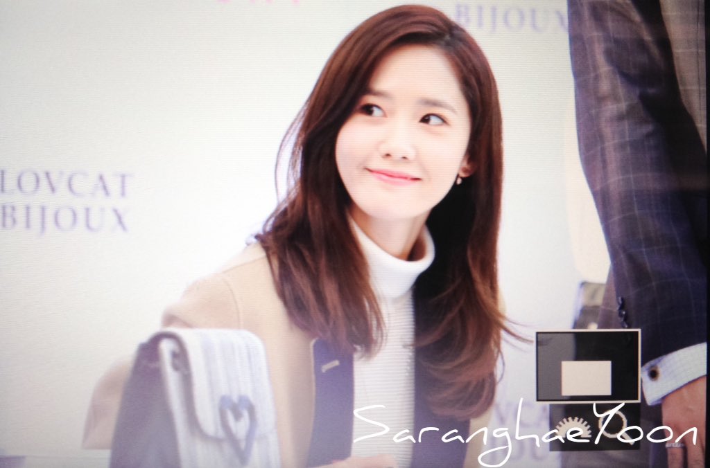 [PIC][24-10-2015]YoonA tham dự buổi fansign cho thương hiệu "LOVCAT" vào chiều nay - Page 5 CSEewlHUcAAm5jc