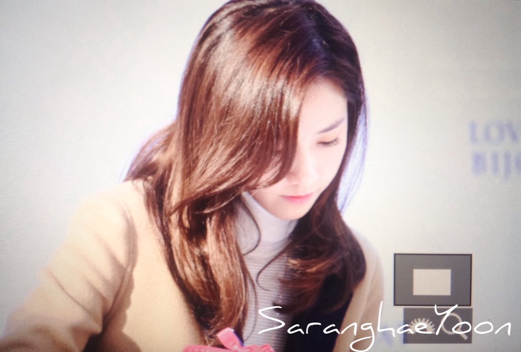 [PIC][24-10-2015]YoonA tham dự buổi fansign cho thương hiệu "LOVCAT" vào chiều nay - Page 6 CSEexXBUkAITMPK