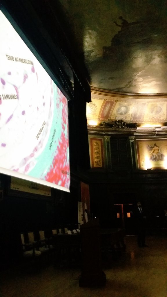 EMarti_KLOCKNER's tweet image. Prof. Pablo Galindo con su foto preferida!!!! #3erbtd #klocknerimplantsystem #botissbiomaterials