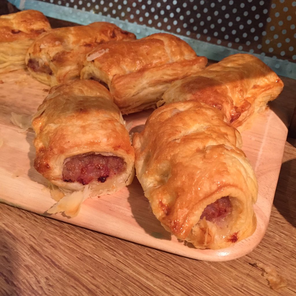 GeorgeInnDav's tweet photo. Last night 18 homemade sausage rolls were devoured! #sausagerolls #homemade #properpub #fridaynights https://t.co/542U8MmTdv