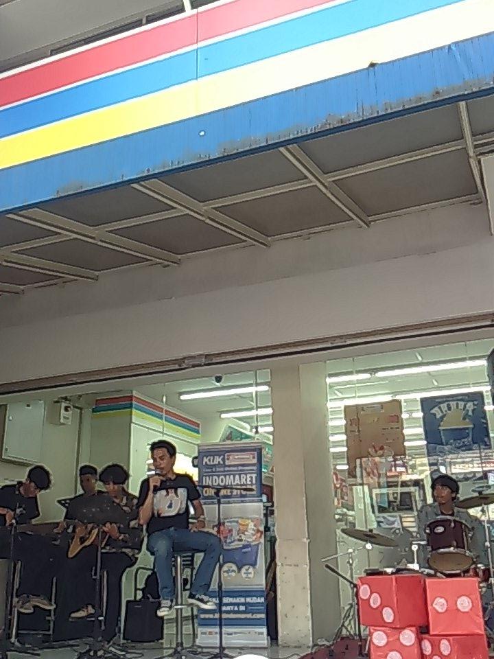 Selanjutnya penampilan peserta music competition dari Calmvonk,  #MANIFESTASI2015 makin seru nih guys! <a href="/infounikom/">IG : infounikom</a>