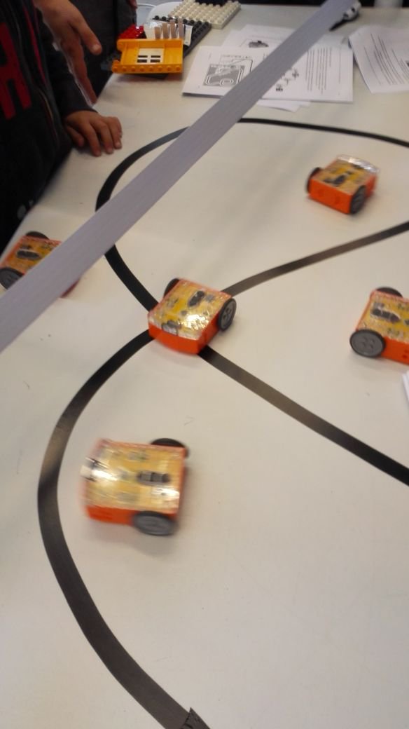 CoderDojoBru's tweet image. Code en robotics @Muntpunt #coderdojo B(XL)