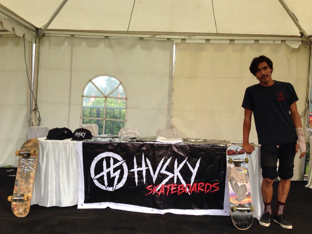 woi bro, hari ini kita ada di bukit kubu brastagi acara klub experts dari club mild. silahkan merapat..!! toss🍻