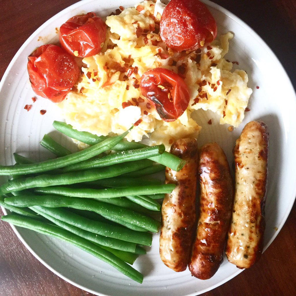simply_sugar3's tweet photo. Egg&amp;feta scramble cooked in @lucybeecoconut chicken sausages greens &amp; tomatoes 👌🏼 #cleanfryup #breakfastlikeaqueen https://t.co/GjzUWfZ3ox