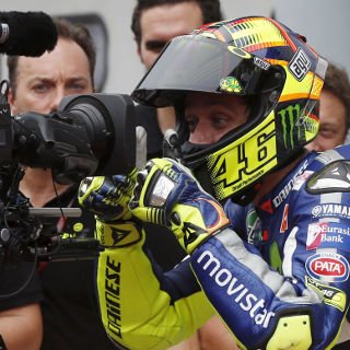 Senangnya Rossi Start di Depan Lorenzo de.tk/VDoMsu via <a href="/detiksport/">detiksport</a>