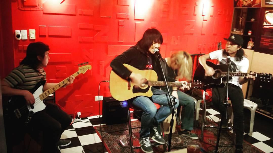 JTC_Official's tweet photo. Last night @ZILI_Nasi w/ #FifteenMonthsAway & #Tanakuta β’ TYVM! π Credits to Flinky T. π #KSPNL #JoinTheClub2015 https://t.co/FtsK701EJi