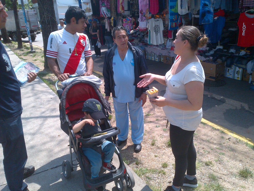 DrHectorLanza's tweet photo. Recorriendo #VillaConcepcion
Junto a los abuelos, las madres y los chicos. https://t.co/8W4YQmeM0g