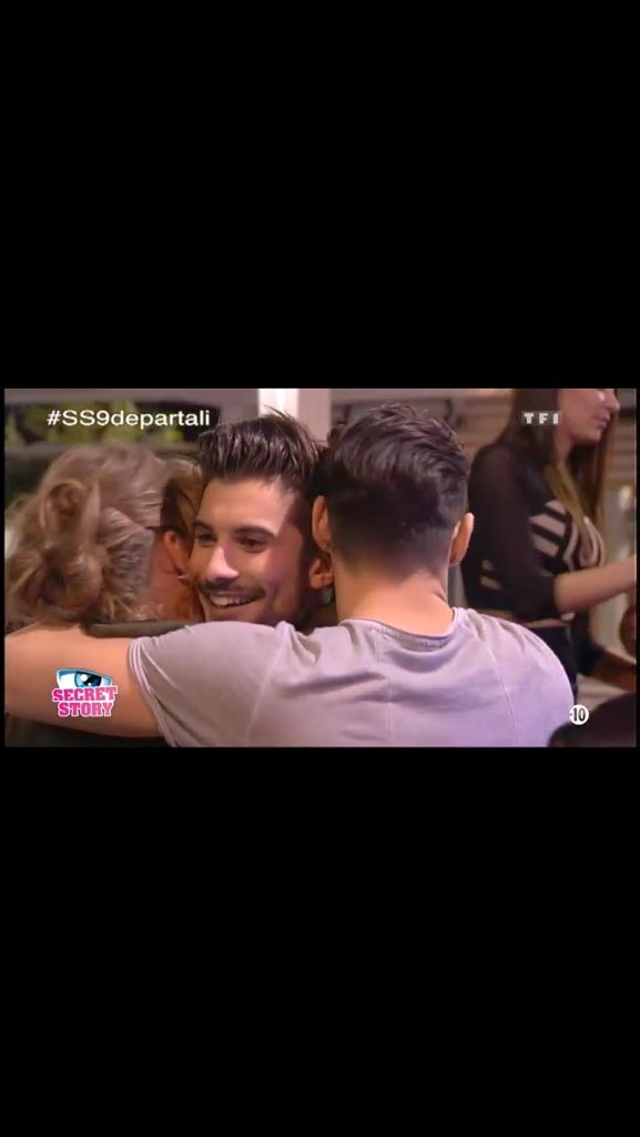 cl13_'s tweet image. 😢 Dégouté du départ d&apos;ali 😳 #SS9 #choquant