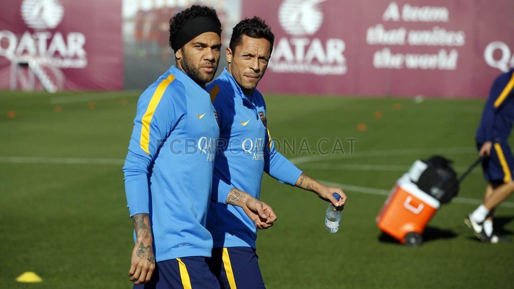 FCBarcelona_cat's tweet photo. Entrenament amb els disponibles del primer equip al camp Tito Vilanova. També entrena Gumbau del Barça B #FCBLive https://t.co/aKgqZHLFLf