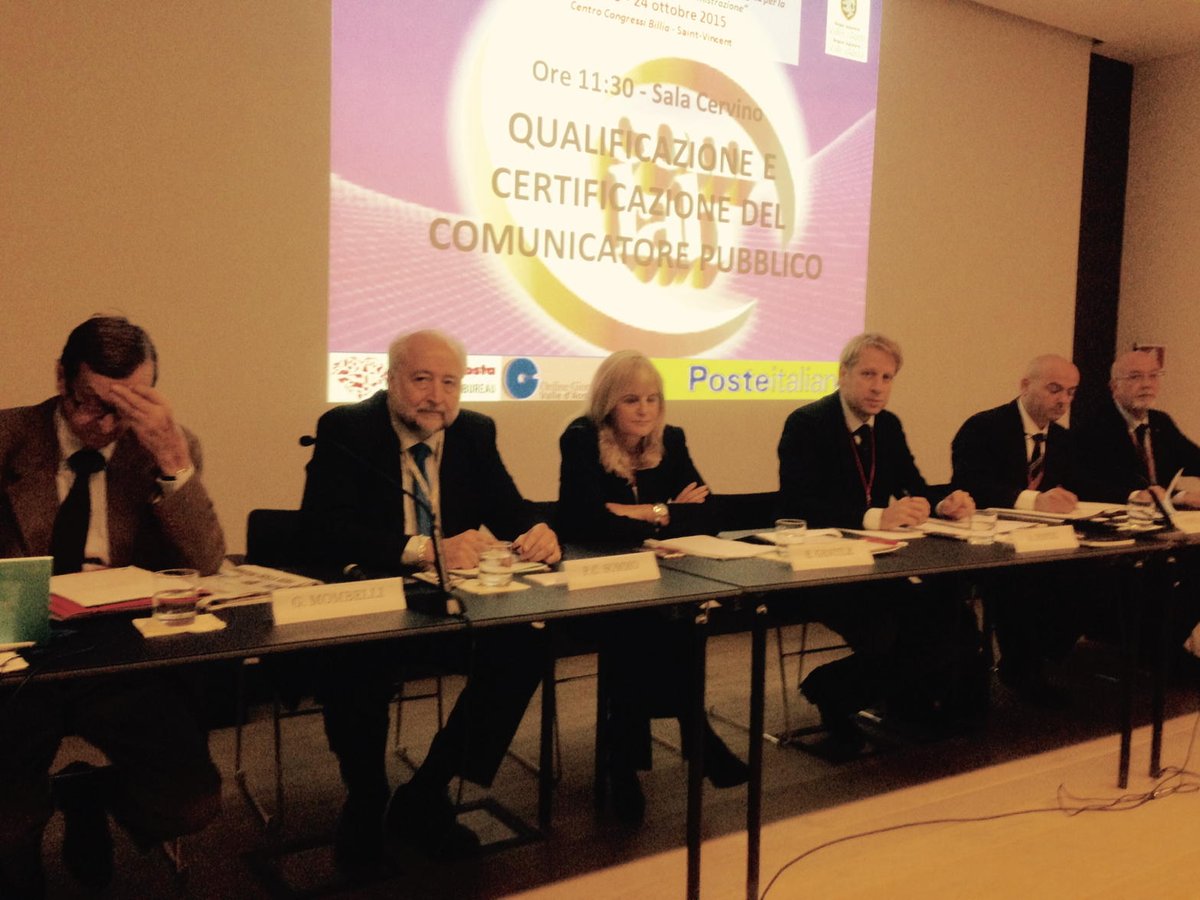 Newscomuni's tweet photo. #ComLAB2015 Momento conclusivo di tre giorni di lavori. Obiettivo: qualificazione e certificazione del comunicatore https://t.co/BlTpMCIMxU