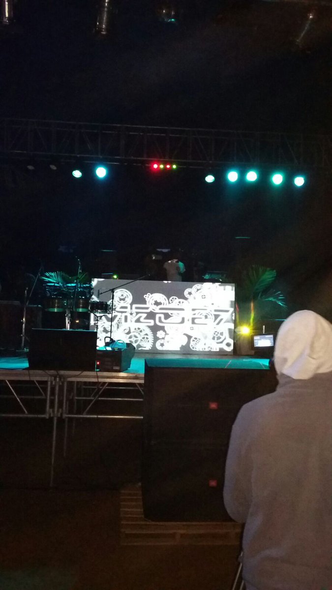 MzoeSeven's tweet photo. When thé stage calls my name ,l respond #sellfee @263Chat @patphiri @ZazaZw @SkiesBeat @black_motion @DONJAZZY #7 https://t.co/i2eYaOQtBk
