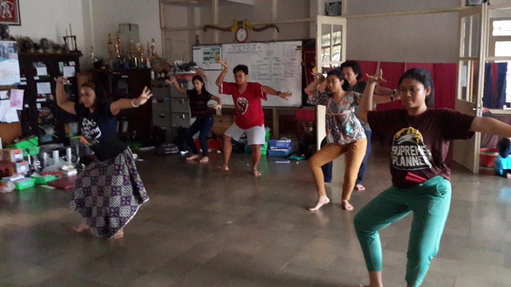 UTB_UGM's tweet photo. Latihan hari ini😥 terima ksh yg udh dateng ditunggu lg kehadirannya besok utibis! https://t.co/QTf5qyg3iU