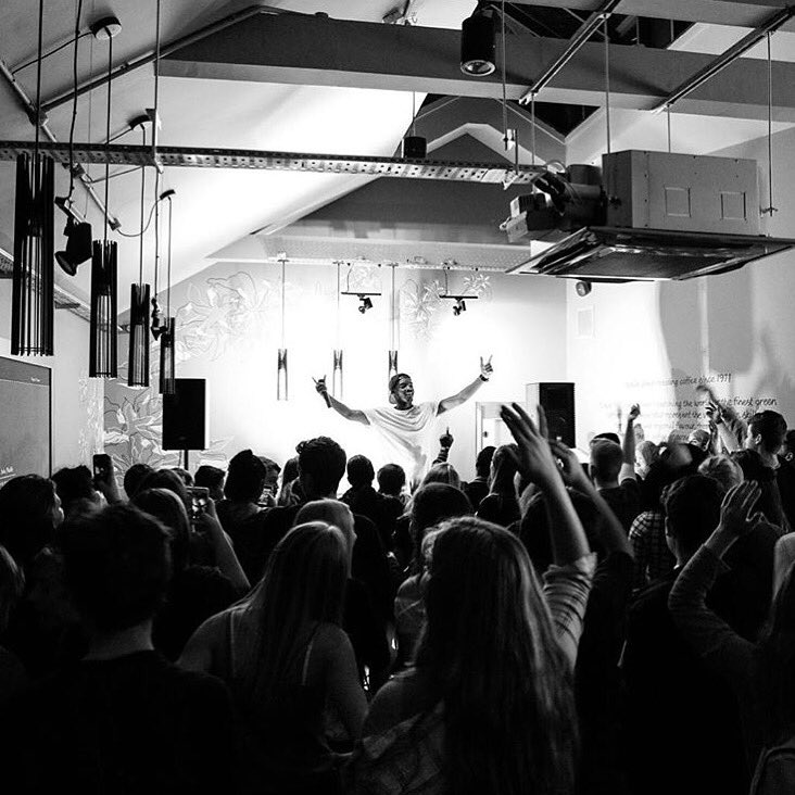 GuvnaB's tweet photo. Big up bath. Vibes last night 🔦🌍 https://t.co/jX9MzfxxAG