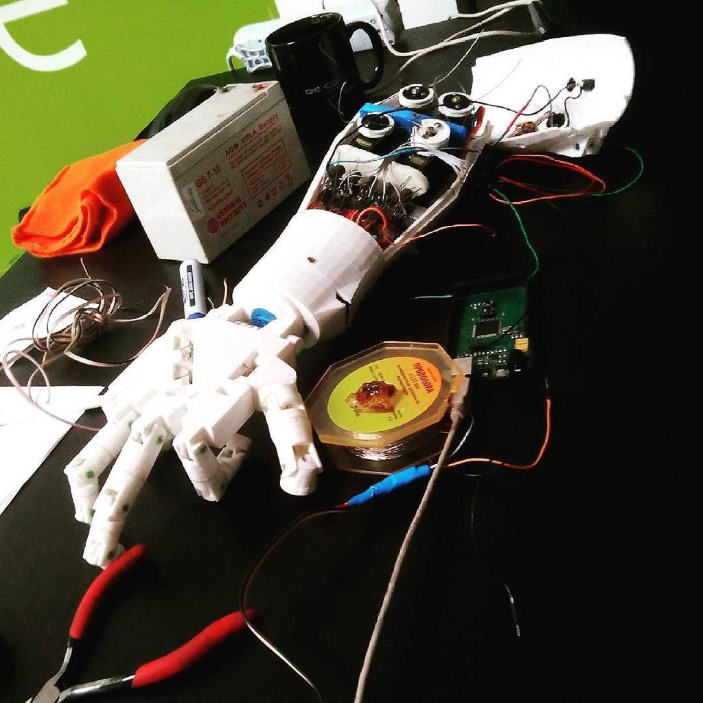 insta_arduino's tweet image. ift.tt/1PIxQoC - Reanimation #roboticarm #arduino #emgsensor by ivan_solskiy @ ift.tt/1PIwmuq