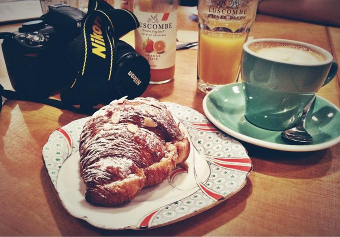 BowArts's tweet photo. Snuggle up w/ @NudeEspresso #coffee, #treats & #brunch @CARMELITECAFE 10-4 https://t.co/YMScJJjHXw #WinterCure #Bow https://t.co/T9gOjoZVUY