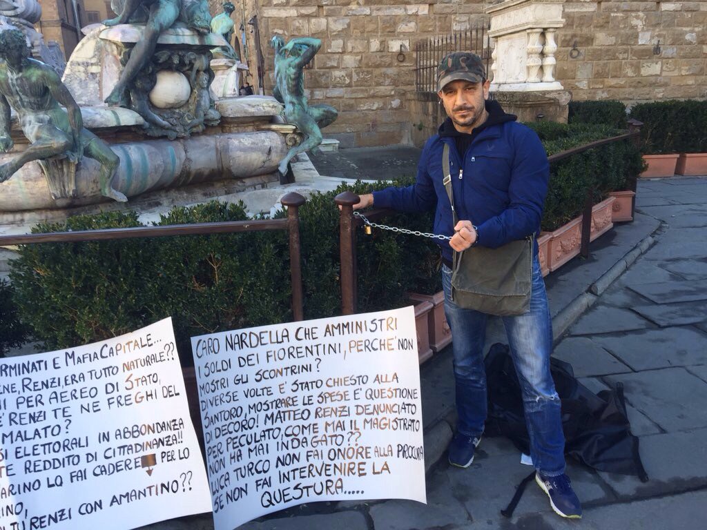 sparkgap's tweet photo. @MauYuketto PROTESTA ORA A #FIRENZE CONTRO @DarioNardella E @matteorenzi #spesepazze e non solo https://t.co/ao6kKGy5de