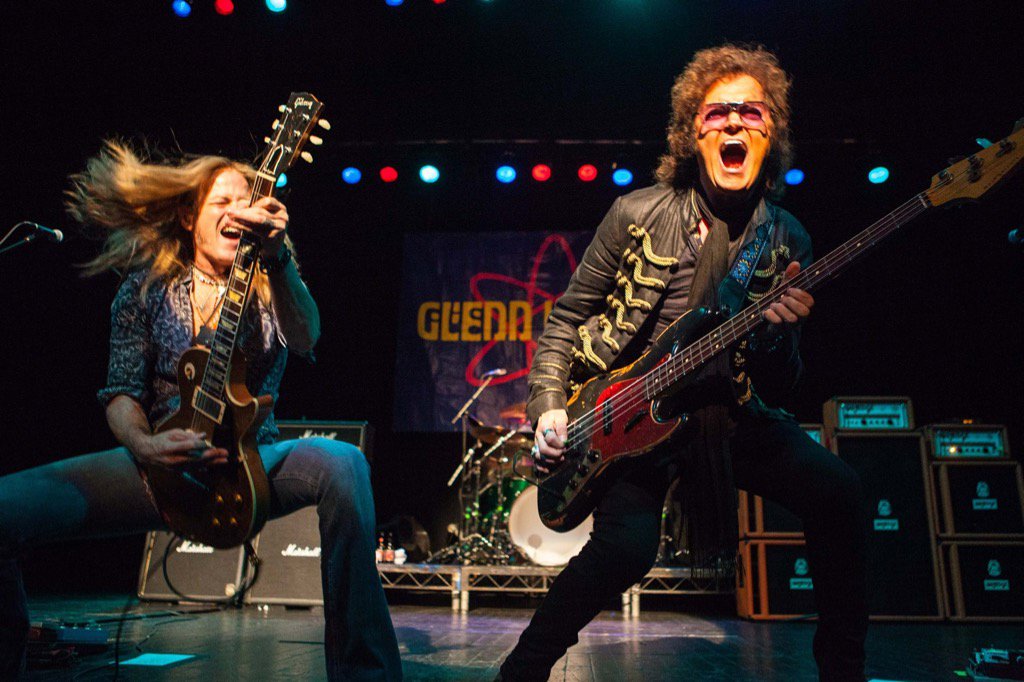 glenn_hughes's tweet photo. It's all love today ... Peace in the English countryside .. With my lad @Douglas_Aldrich ✌️ https://t.co/Avm4kiRdMg