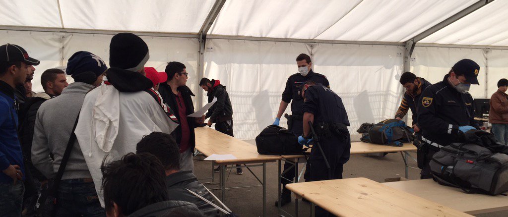 iBabarBaloch's tweet photo. Petiskovci, #Slovenia: 150 being processed for onwards move nr Croatia border. Told 2Austrian policemen here to help https://t.co/bm4MRpDXaS