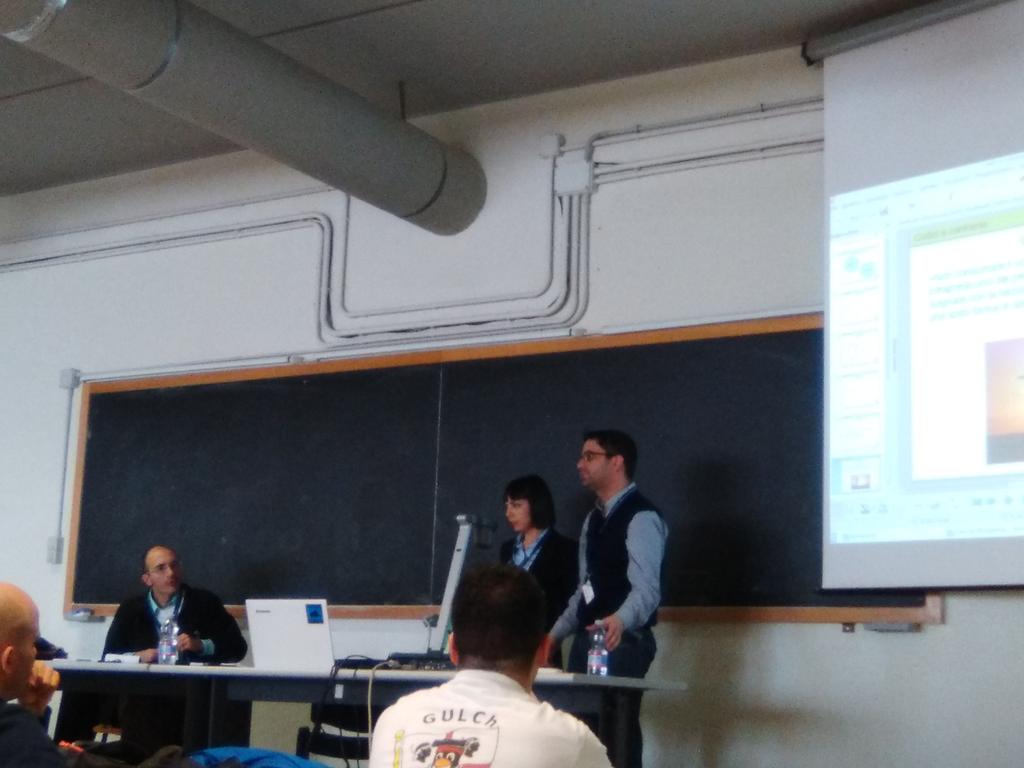 giulia__990's tweet photo. Al #LinuxDay @Matteo_Ellusu e @BroiSara parlano di codici a confronto @DarwixLab #gulchlug https://t.co/kXH4Mmg9RP