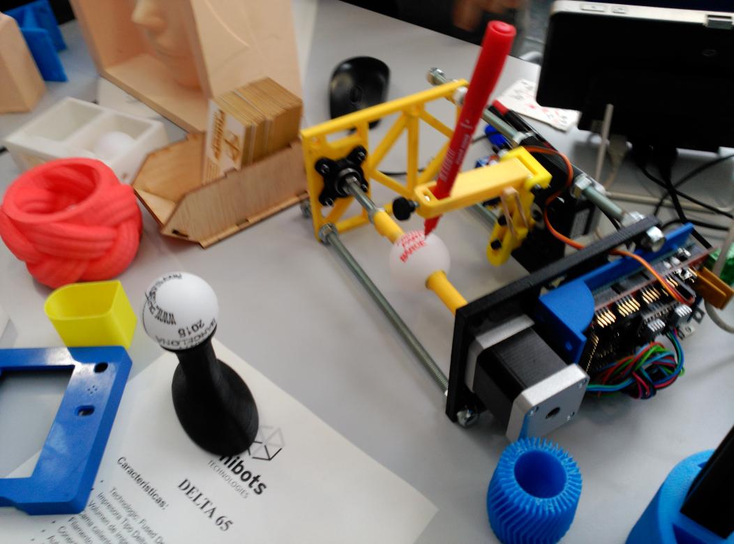 AndYMSole's tweet photo. #printerparty a lateneu de fabricació. No nomes de 3D viu el maker. https://t.co/m5TlvaetrL