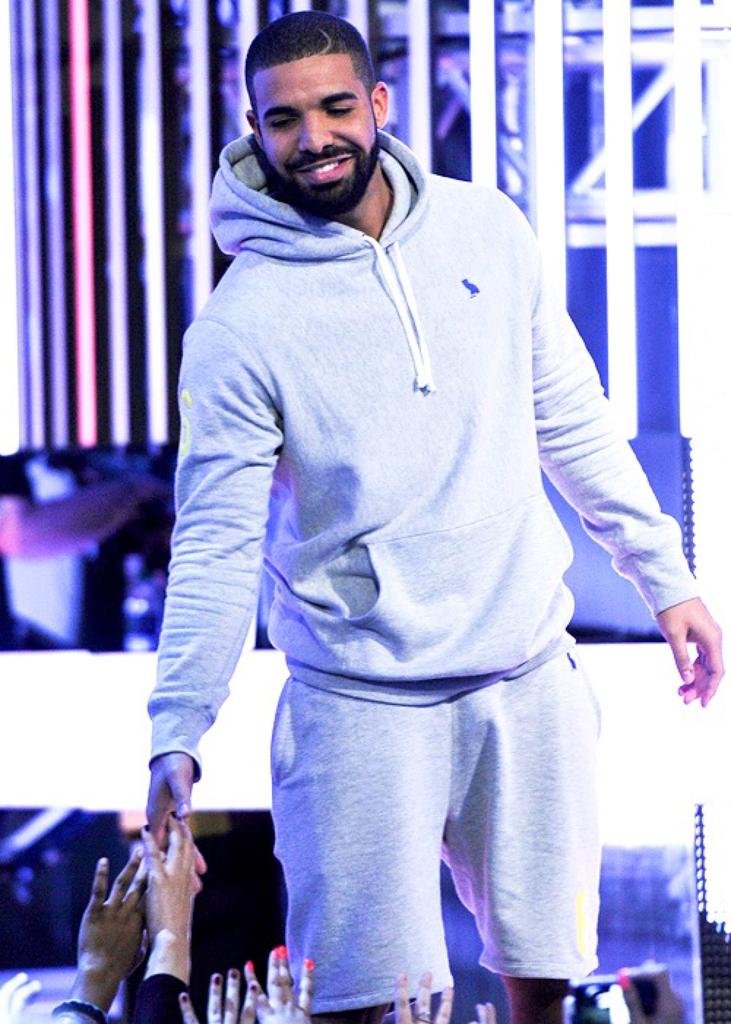 ___izzymaria's tweet photo. Thank you Sandy and Dennis for the 6God.. If you read this it's not late so, #HappyBirthdayDrake #6DaysOfDrake https://t.co/xxFW2LBLp5
