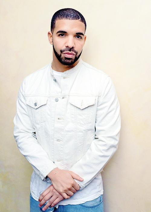 ___izzymaria's tweet photo. Thank you Sandy and Dennis for the 6God.. If you read this it's not late so, #HappyBirthdayDrake #6DaysOfDrake https://t.co/xxFW2LBLp5