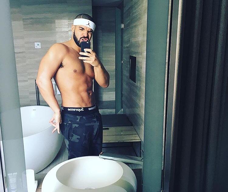 ___izzymaria's tweet photo. Thank you Sandy and Dennis for the 6God.. If you read this it's not late so, #HappyBirthdayDrake #6DaysOfDrake https://t.co/xxFW2LBLp5