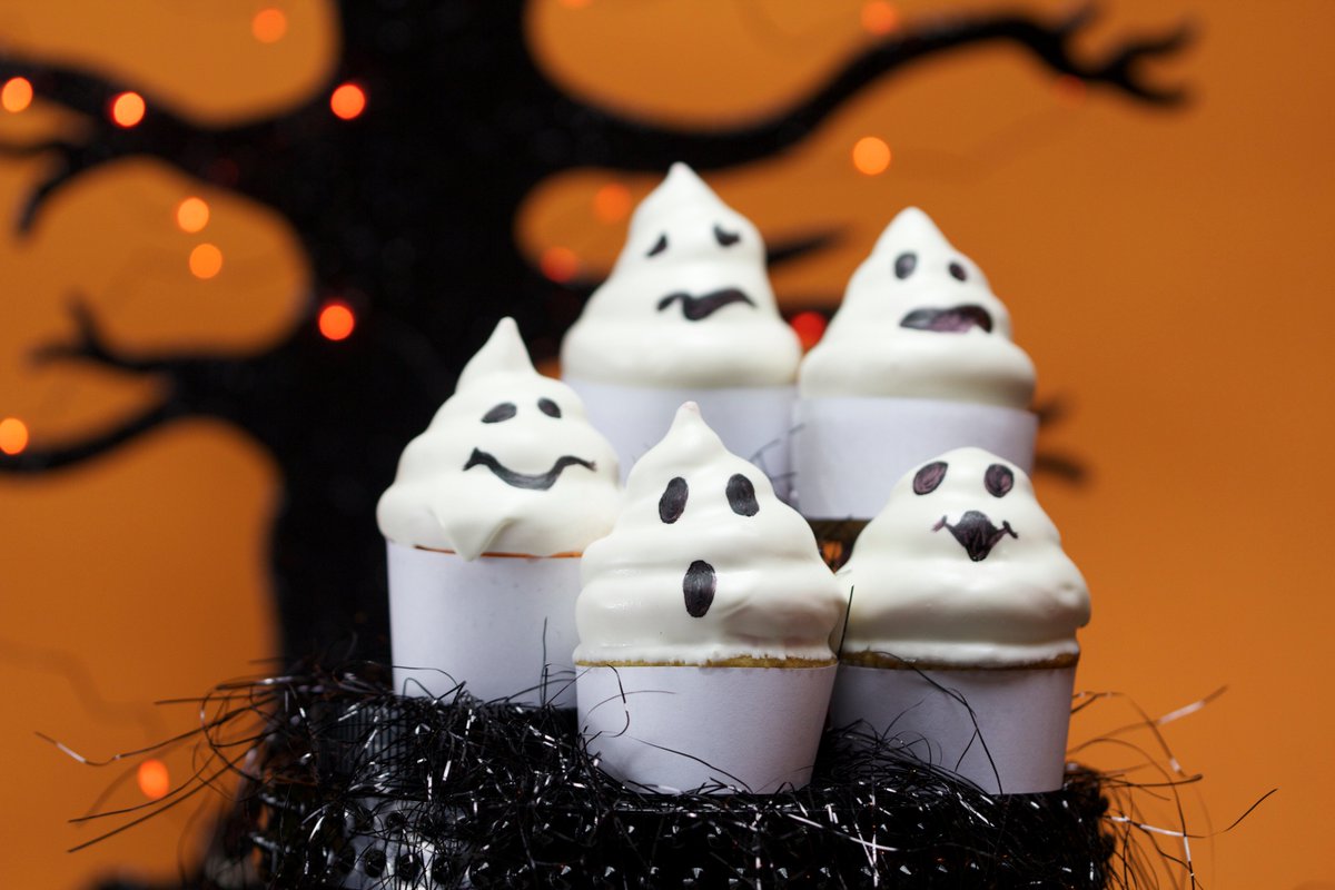 TheHolidayBarn's tweet photo. #Halloween Ghost Hi-Hat #Cupcakes dipped in chocolate. Sweet treats for your #HalloweenParty
https://t.co/a7H929OtmN https://t.co/KOHyRxmMiU
