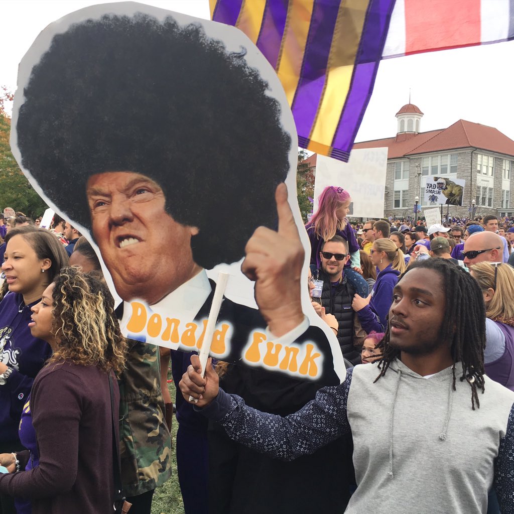 CollegeGameDay's tweet photo. Business man. Politician. Funky dude. @realDonaldTrump https://t.co/jA2PeI3PMP