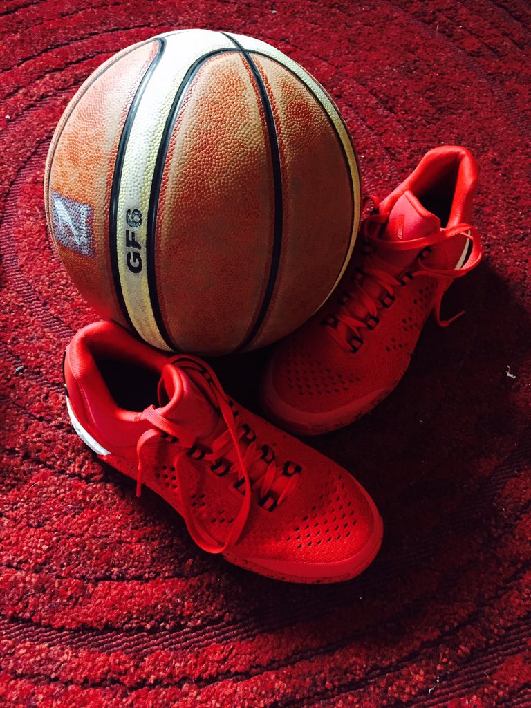 Maggyyy05's tweet photo. #letsgooopikes #teampikes #M.U. #fight #crazylightboost #red ❤️🏀❤️ @LoaDidric @LivinMyDream_ and ✊🏻✊🏻 @mstowe43 https://t.co/aMWcO0CHRx