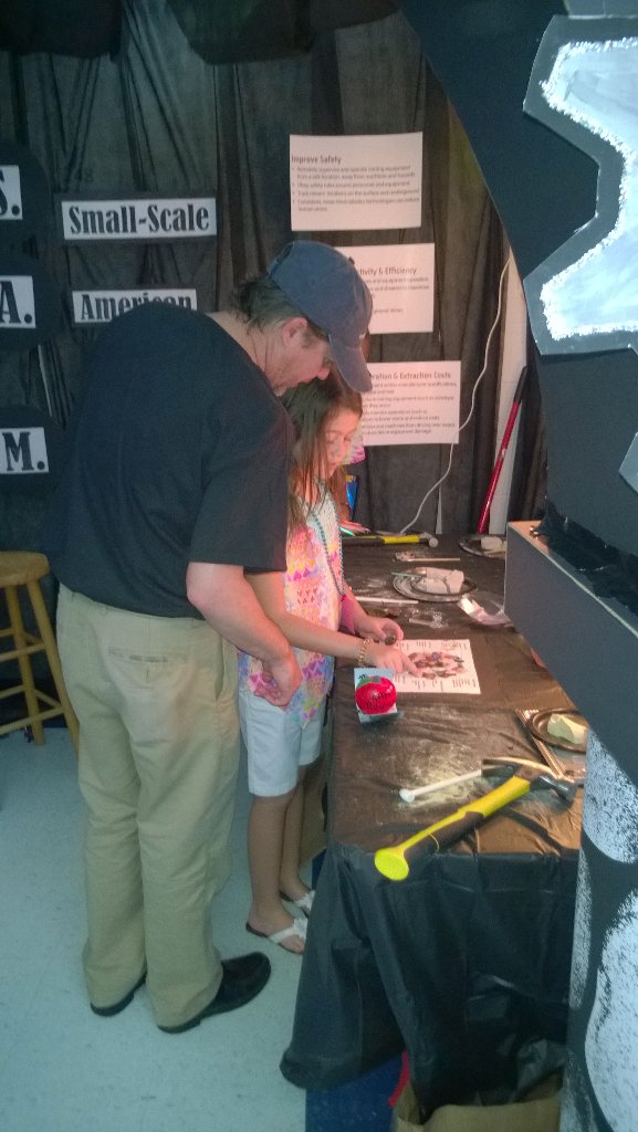 ChoctawRobotics's tweet photo. Having a blast mining at booth 248! #jubileebest2015 #paydirt2015 https://t.co/oeXB5Nkii0