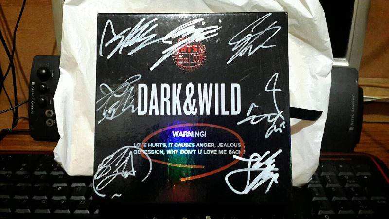 beagles_shop's tweet photo. [WTS] BTS Signed album Dark&amp;Wild, interested? Pm~ https://t.co/09n0zrUGX1
