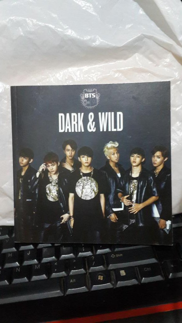 beagles_shop's tweet photo. [WTS] BTS Signed album Dark&amp;Wild, interested? Pm~ https://t.co/09n0zrUGX1