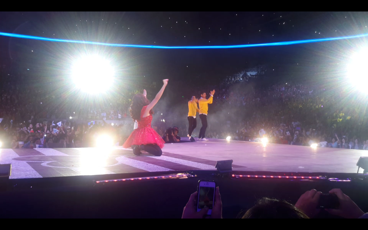 MaineAlden16's tweet photo. She loves and owns the stage! That's our girl!!! We love you soooo. Keep stunning @mainedcm !! #ALDubEBTamangPanahon https://t.co/YYlsAf38HF