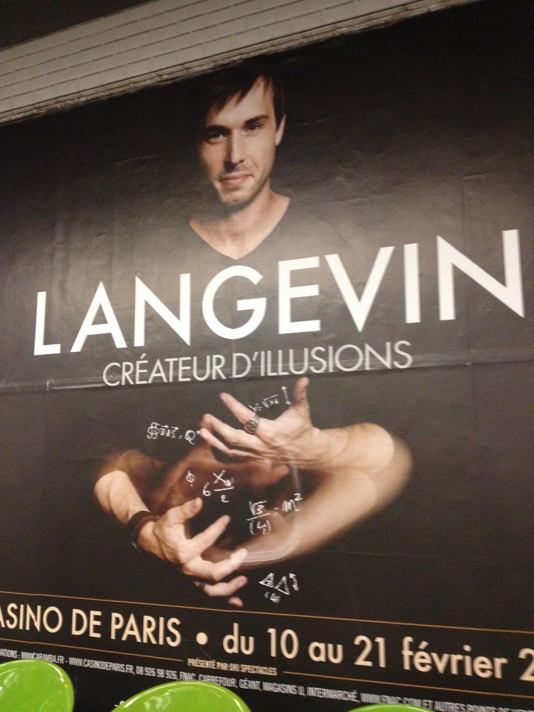 ClothildeCardi's tweet photo. @LucLangevin croqué  dans métro de Paris sera #chezgeorgesemile jeudi 17h avec @catpogonat @Place_des_Arts #onahâte https://t.co/k6xomVQc7D