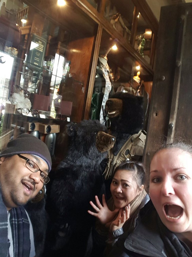 team building as its finest!Also i moved to kitchen!#hidealltheknives😂🍴<a href="/Benjaminjscott/">Ben Scott</a> <a href="/placemadebyyou/">A Place Made By You</a> <a href="/AndyFr4ncis/">AndyFr4ncis</a>