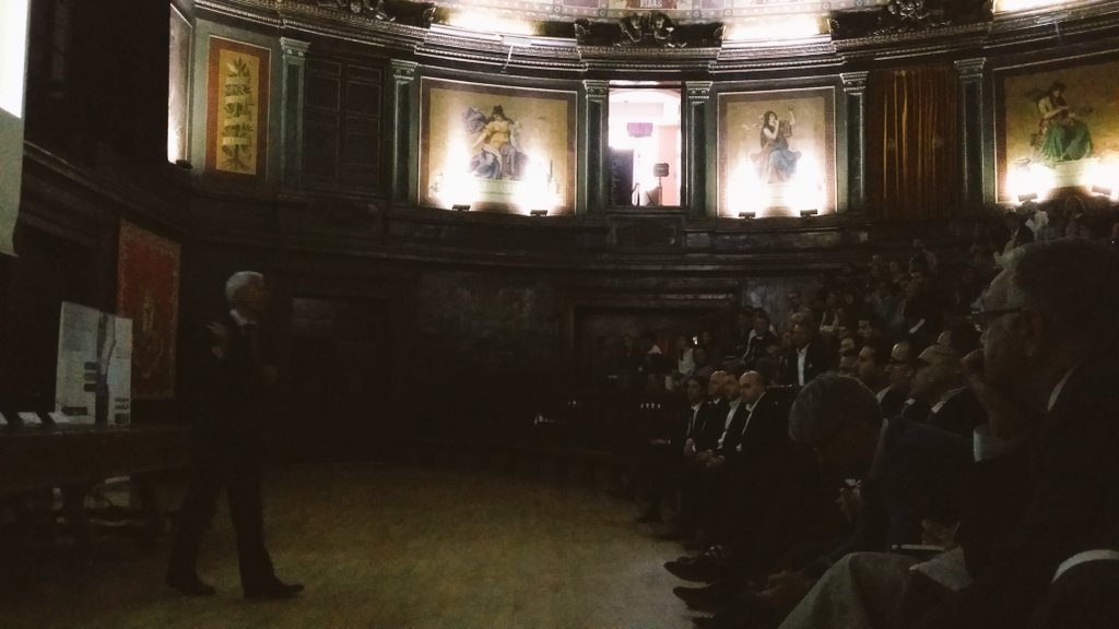 EMarti_KLOCKNER's tweet image. Se acerca el cierre #drxavivela #3erbtd #klocknerimplantsystem el hueso está sobrevalorado! Wow, empieza!