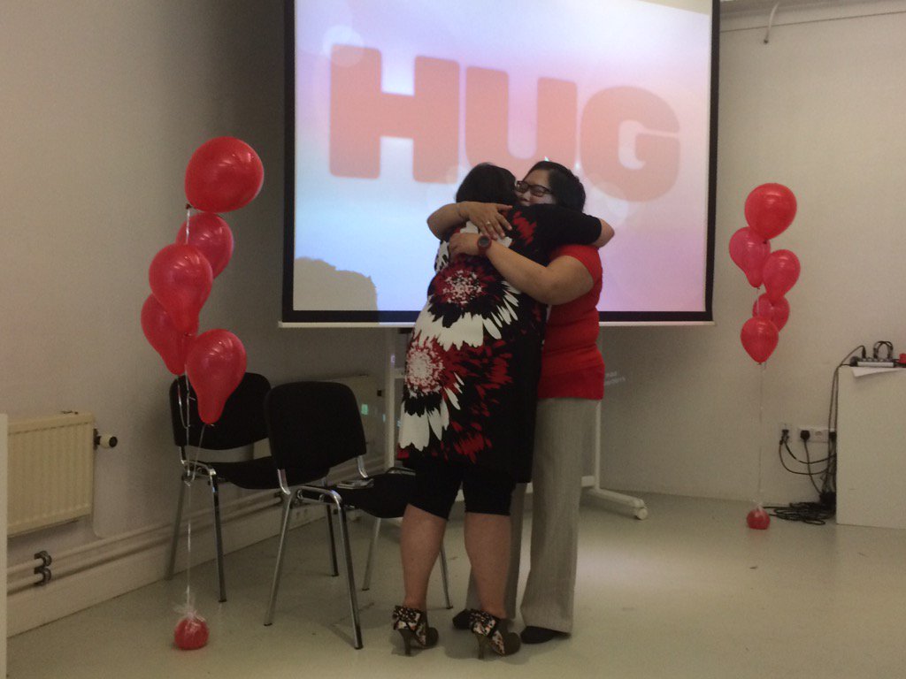 Rodand's tweet photo. And that's what an Happiness Unconditional-love Gratitude HUG looks like! #startwithahug #endwithahug https://t.co/x4ltrKaJBB