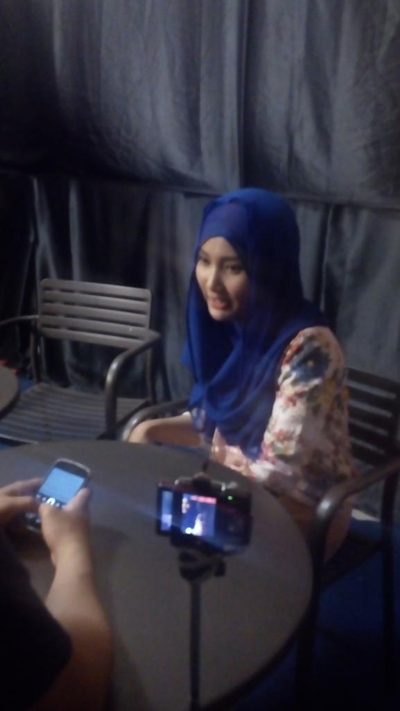 967HitzFM's tweet photo. Waw! Fansnya @FatinSL luar biasa banyaknya. Sekarang Fatin lg di Interview dulu mengenai acara #HITZLIVESTAGE https://t.co/dPNX5BjyYQ