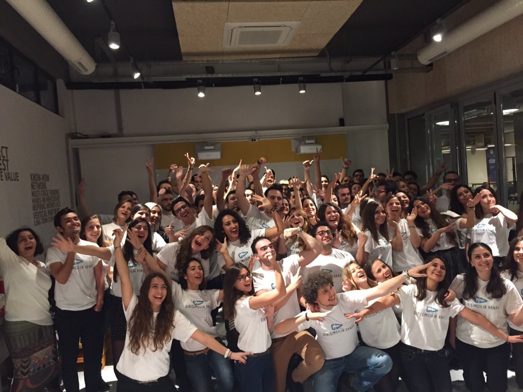 girvak's tweet photo. Artık 80 kişilik bir aileyiz. Hoşgeldin #fellow2015 :) https://t.co/AG6TvXjqv6