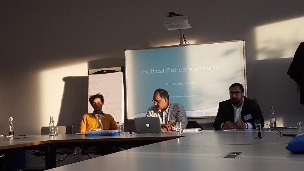 oktyerol's tweet photo. #EntrepreneurshipSummit@prof.Asghari: "Intelligenz der Gesellschaft nutzen um Probleme zu lösen.."@Roshandel@Schäfer https://t.co/5SWiJrrSYg
