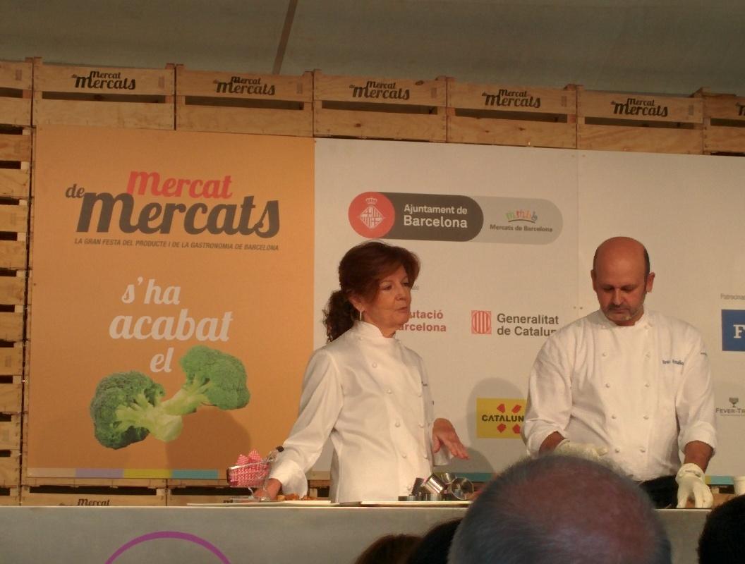 Galeteria_blog's tweet photo. Eric Ortuño y Mey Hofmann trabajando con azúcar en @MercatsBCN #mercatdemercats 🍭 @HofmannBCN https://t.co/he7iDd4UN5