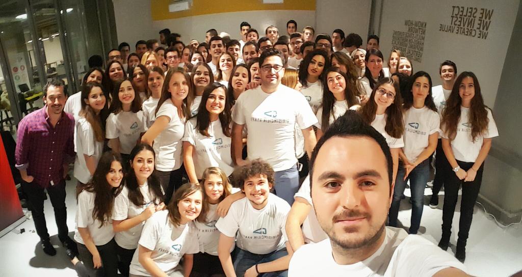 fozdemircom's tweet photo. Bu fotoğraftakilere iyi bakın. #fellow80 geleceğe hazırlanıyor :) @girvak #fellow #fellowup #fellow2014 #fellow2015 https://t.co/1JwhvpOYjS